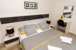 Deluxe Apartments for 10 with Pool - Image 4