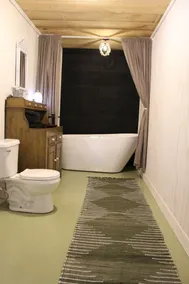 Cozy Cabin in Hamilton w/private pond. Fish, paddle, hike or relax in the tub! - Image 3