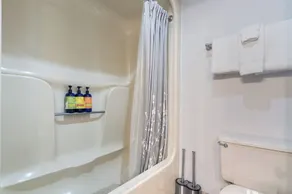 Quiet Lofted Studio at Tomboy Lodge - Image 3