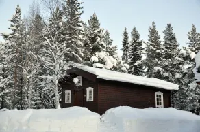 Quaint holiday home in the forests of Lapland by the river - Image 5