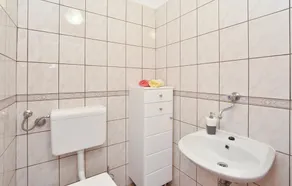 Five-Bedroom Holiday Home In Grab - Image 4