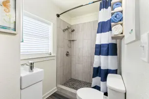 Beautiful coastal home recently renovated and ready for travelers - Image 2