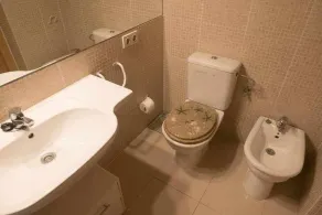 Apartamento con terraza y parking privado, Girona - Image 3