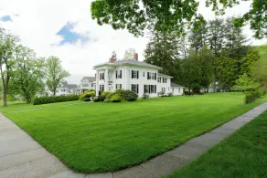 Retreat in Style: Luxury for Family & Friends - Image 2