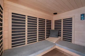 House Nestled Bet Vineyards/Pool, Sauna and Spa - Image 3