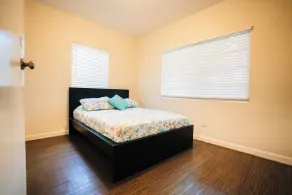 Paradise Home in Compton - Image 5