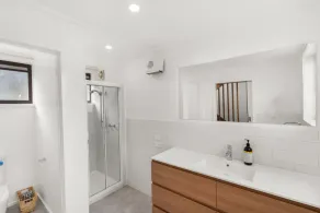 South Arm Beach House - Image 4