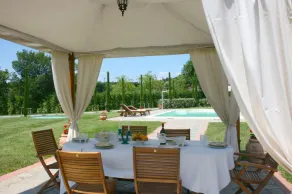 Luxury villa with private pool and large garden on the outskirts of Castiglion Fiorentino, reachable - Image 3