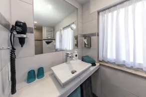 *** Apartments - 4 modern double rooms - large kitchen, dining room - Image 3