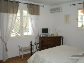 Karakterhus i Provence Gard, meget behageligt at bo i, 200 m2, aircondition, amerikanske billard, beliggende ved foden af klosteret St. Roman, roligt garanteret, boule court. - Image 5