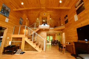Beautiful Private Lakefront new Log Home - Image 2