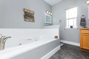 Large Property with Hot Tubs and Swimming Pool - Image 2