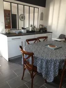 Alt foregår til fods eller på cykel (600 m centrum og 1 km strande) - Image 5