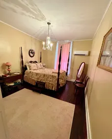 LA BELLE MAISON - Beautiful 1850 Historical home just across from Lions Park! - Image 3