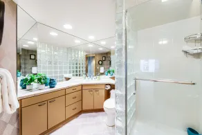 Modern escape with amazing views, pool/hot tub access, & sound system - Dogs OK - Image 3