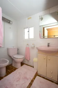 Mobile home with beautiful garden - Image 3