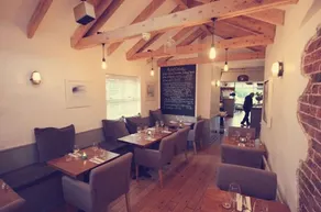 Morleys Bistro | By Huluki Sussex Stays - Image 3