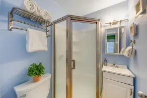 Seacliff Mid Century Cottage 3 Min to Beach: Ocean Views, Deck and Hot Tub - Image 2