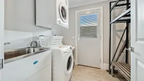 The Mountain House - Luxury 4BR Home l WiFi l Netflix l BBQ l Nespresso Machine - Image 2