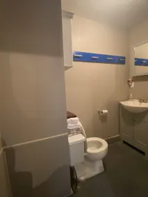 “Iris Cottage” - Cozy Cabin that Sleeps 10 - Image 4
