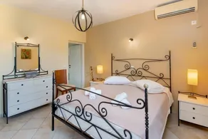 Maritina Villa - Three Bedroom Villa, Sleeps 6 - Image 4