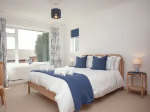 2 bedroom accommodation in Sidmouth - Image 5