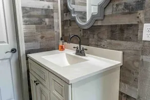 Modern Barndomanium on beautiful farm! 4 R -2.5 B - Image 3