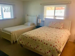2 Bed/2 Bath Private Home on Quiet Street, Tastefully Furnished, Pets Allowed - Image 2