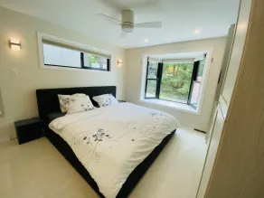 Luxurious lakefront cottage. - Image 3
