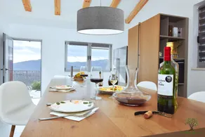 Fritliggende villa på bjerget ved siden af floden Cetina, 24/7 CONCIERGE SERVICE - Image 5
