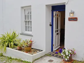 2 bedroom accommodation in Calstock - Image 5