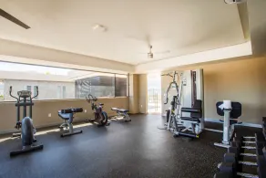 Top-Floor 2BR w/ Skyline Views, Pool & Gym - Image 2