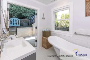 Casa elegante para familias en Capitola.  Camina hacia la playa, Capitola Wharf, Shadowbrook y más. - Image 2