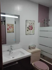 Stort hus med sluten tomt på 2000 m2, vacker trädgård och grill. - Image 3