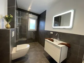 Modern and centrally located holiday apartment with a large balcony. - Image 2