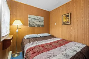 Eugenia Lake Cottage. One minute walk to beach. - Image 4