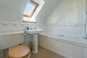 En moderne fritliggende fire-soveværelse låve konvertering beliggende lige p�� Norfolk kysten i Titchwell. Det er ekstremt rummeligt og meget komfortabelt.<br>Du har en fantastisk udsigt over mosen til havet fra platformen, især gennem teleskopet! - Image 4