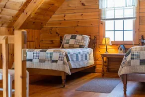 Romantic Log Cabin w/ Hot Tub, Near Mississippi River Retreat - Image 5