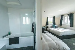 Bunny Meadows Holiday Farmhouse near Carmarthen & Pembrokeshire - Image 5