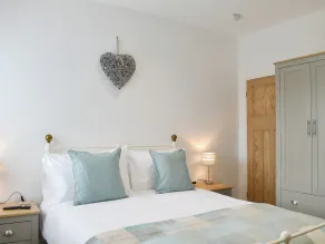 3 bedroom accommodation in Lowestoft - Image 5