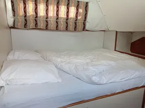 Cozy Stationary Boat for 5 Guests - Image 4