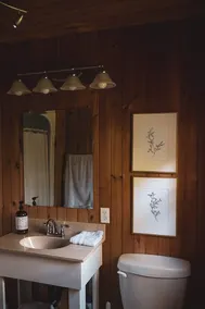 Magnolia Lane Lakefront Cottage - Image 3