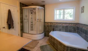 Spacious Large Homestyle Family Cabin  in LMP Arnold - Image 3