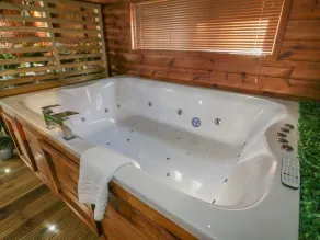 9 MEADOW RETREAT, family friendly, luxury holiday cottage in Dobwalls - Image 3