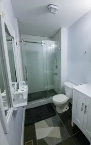 ❤️Entire Luxurious Waterfront Peninsula Cottage - VERY LARGE COTTAGE W/ HOTTUB❤️ - Image 4