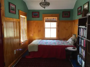 Beautiful cottage on quiet country road walking distance to charming North Creek - Image 5