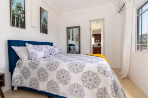 Runaway Bay Gem Suite - Image 5
