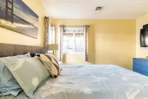 Spacious,best location,walk to beach, shops & dine - Image 4