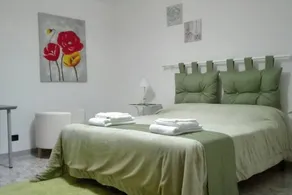 Villa Enza omgivet af grønne områder - Image 4