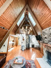 - NEWLY RENOVATED - cabin in gated, mountain community ~ sleeps 6 ~ wifi - Image 2